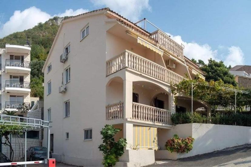 Apartments Dunja Sveti Stefan Exterior photo